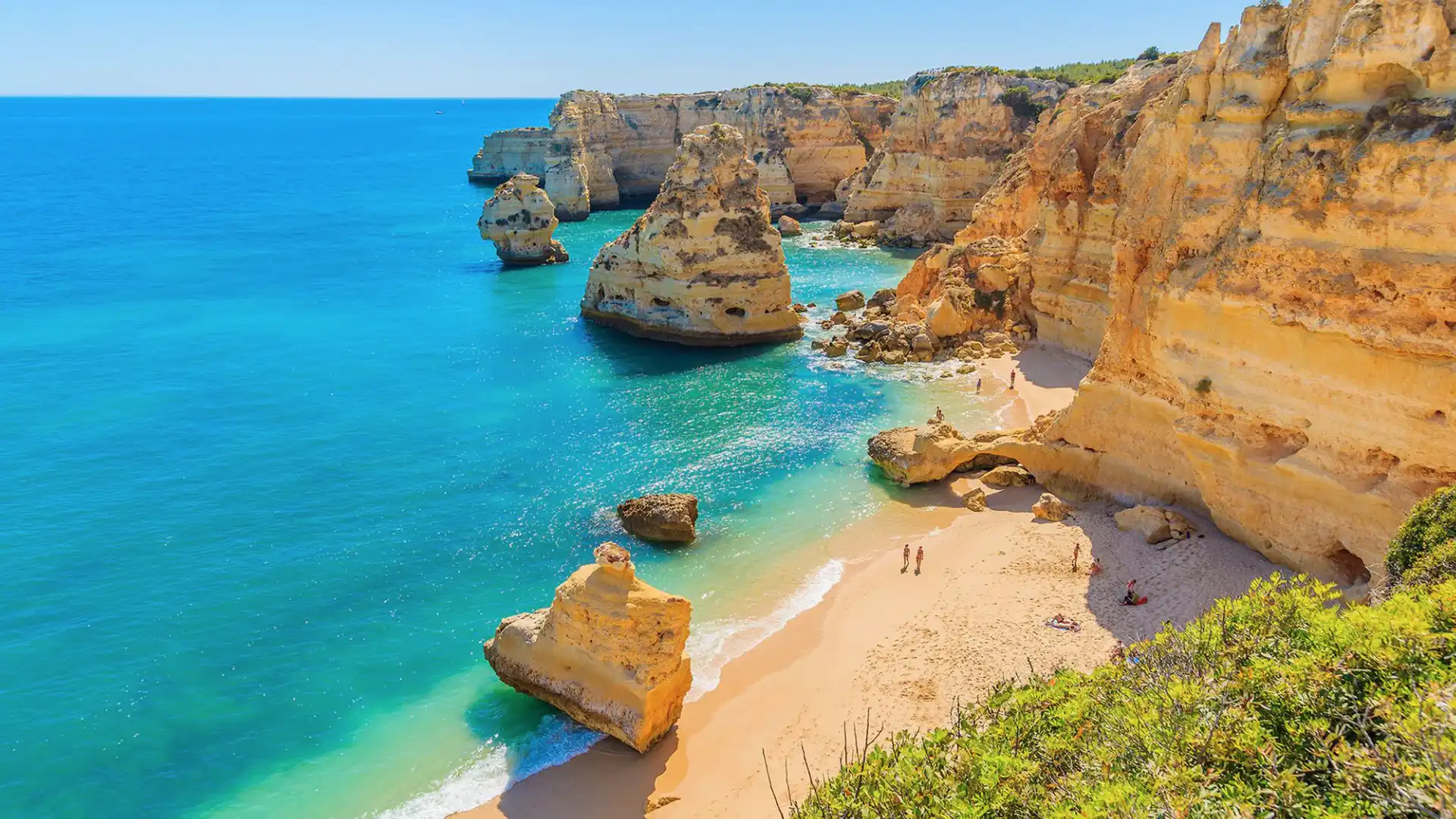 Discover the Best Beaches in the Algarve